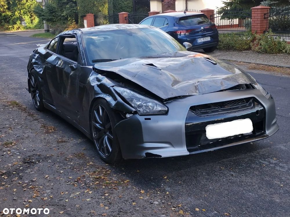 Nissan GT-R Premium Edition - 9