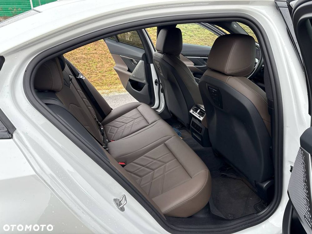 BMW Seria 5 520d xDrive - 29