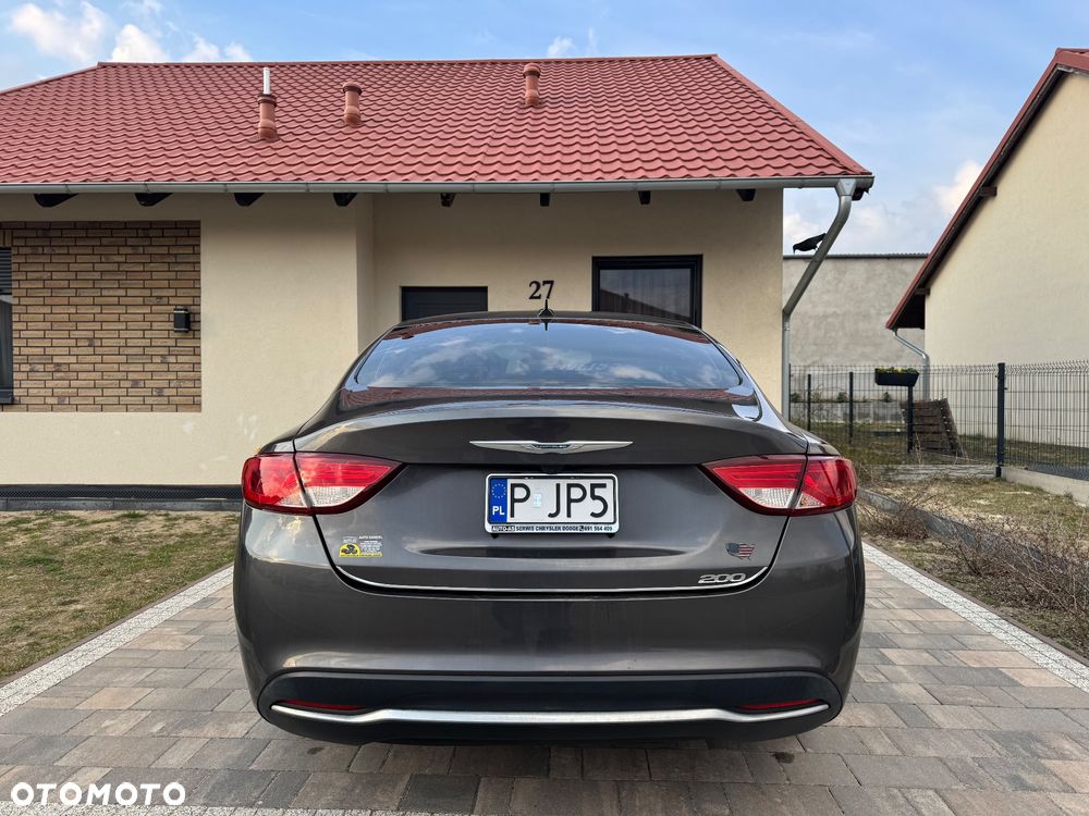 Chrysler 200 - 5
