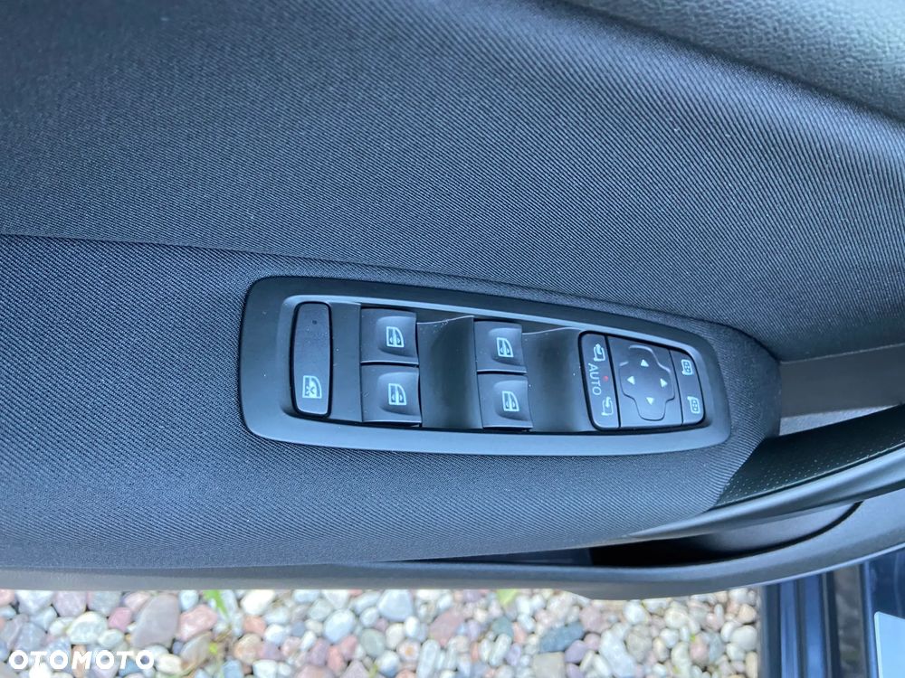 Renault Megane ENERGY TCe 140 EDC LIMITED - 38