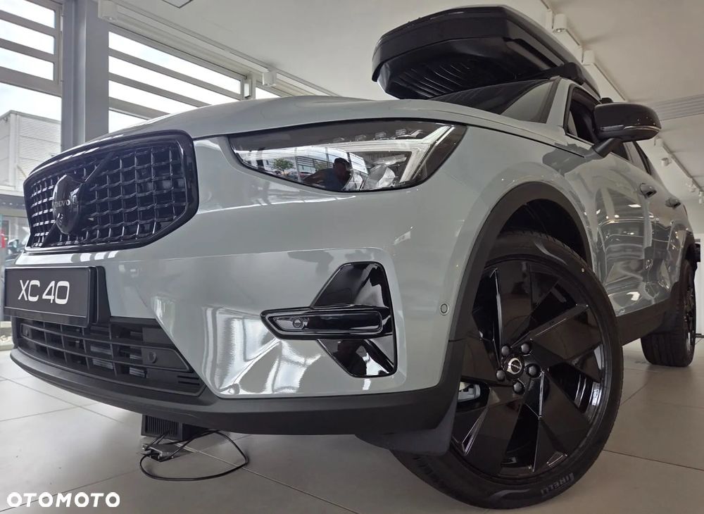 Volvo XC 40 B4 AWD Plus Dark - 5