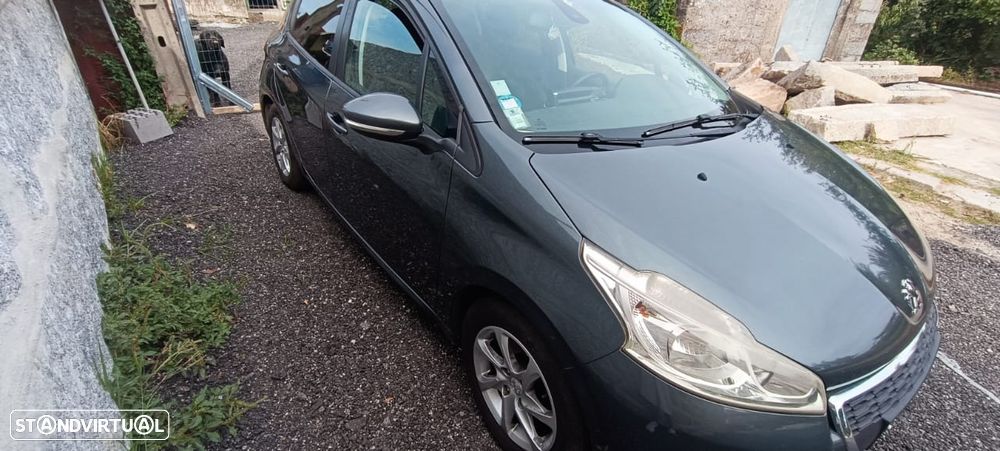 Peugeot 208 - 5