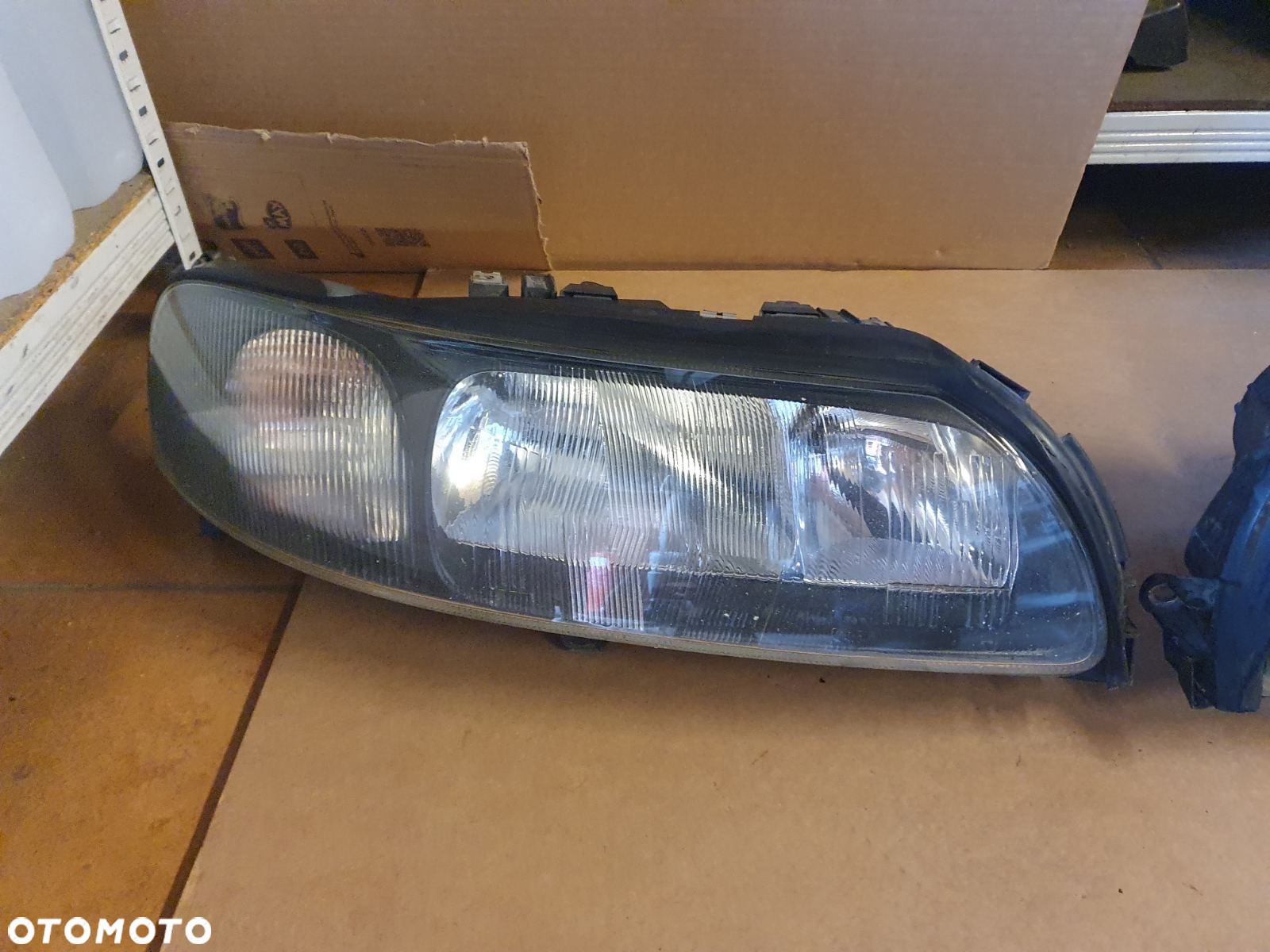 REFLEKTOR L/P VOLVO V70 II 2 XC70 EUROPA - 2