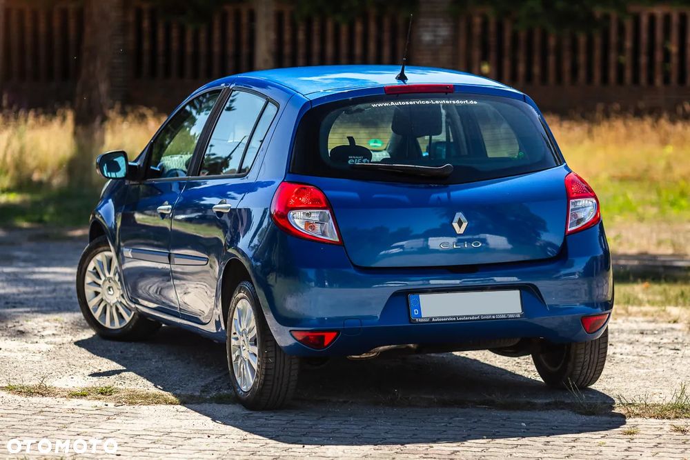 Renault Clio 1.2 16V 75 Dynamique - 10