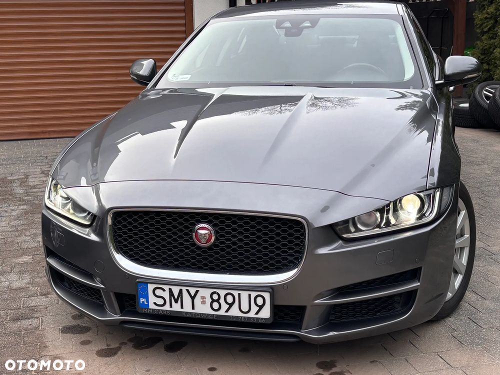Jaguar XE 2.0 D Portfolio - 3