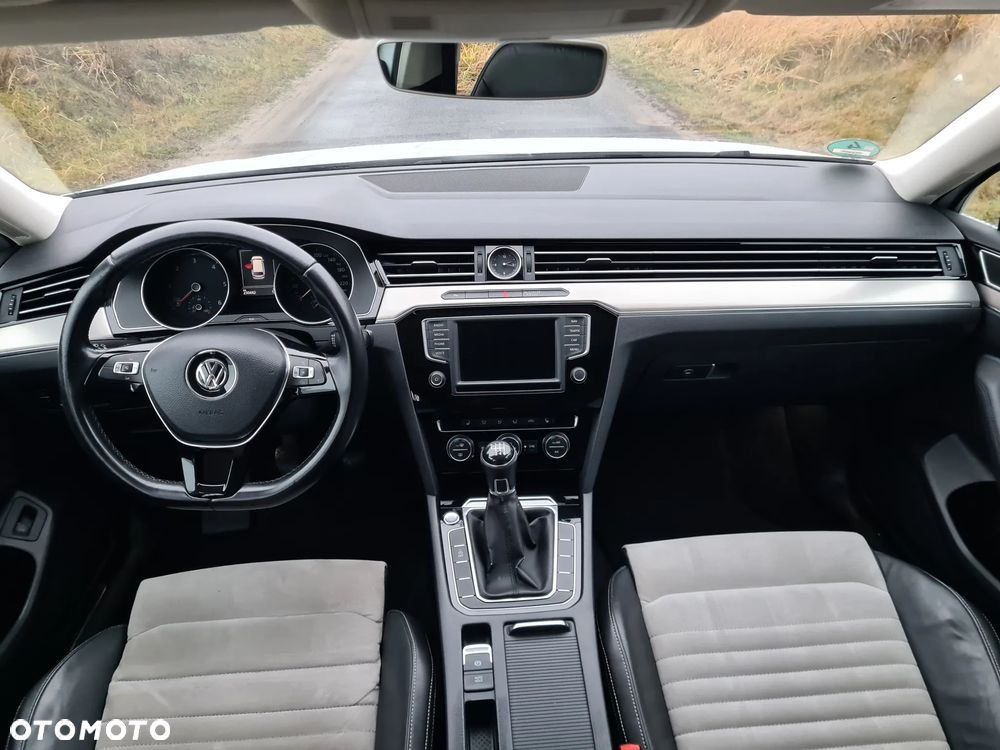 Volkswagen Passat - 16