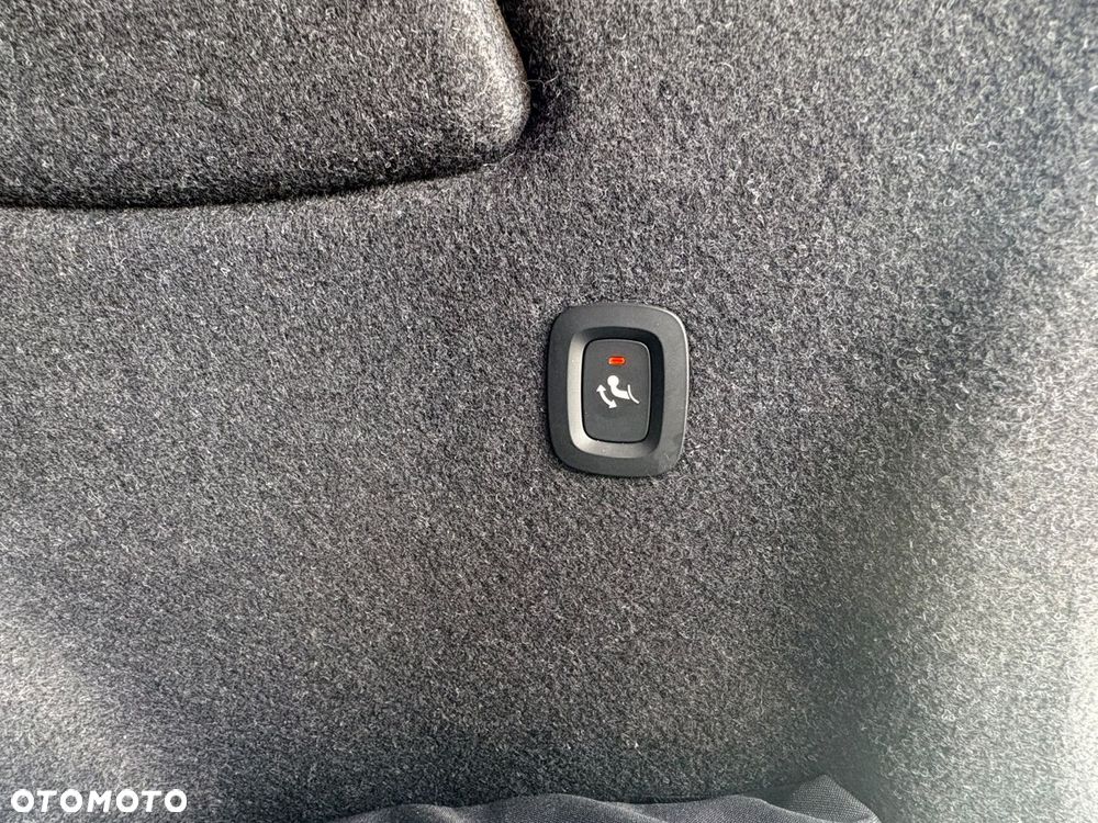 Volvo XC 40 T3 Momentum Pro - 26