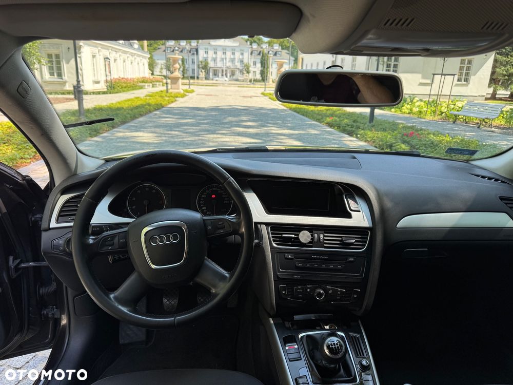 Audi A4 Limousine - 16
