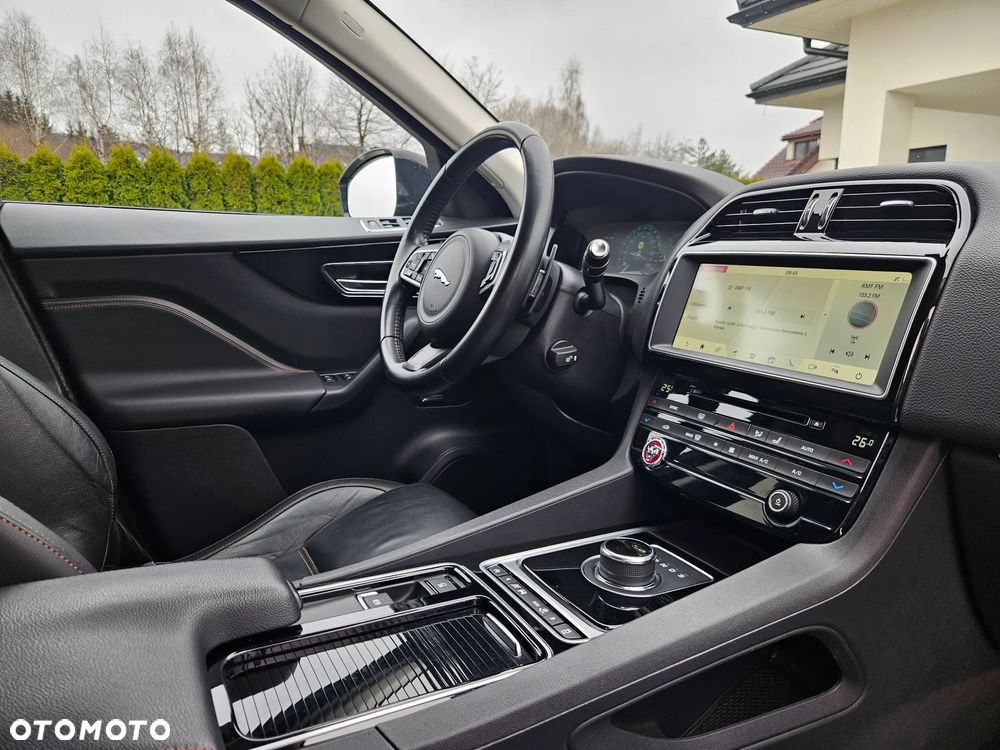Jaguar F-Pace 20d AWD Prestige - 8