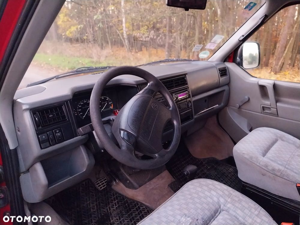 Volkswagen Multivan - 11