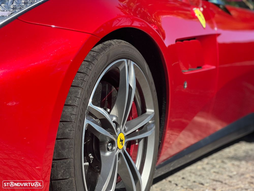 Ferrari GTC4 Lusso - 5