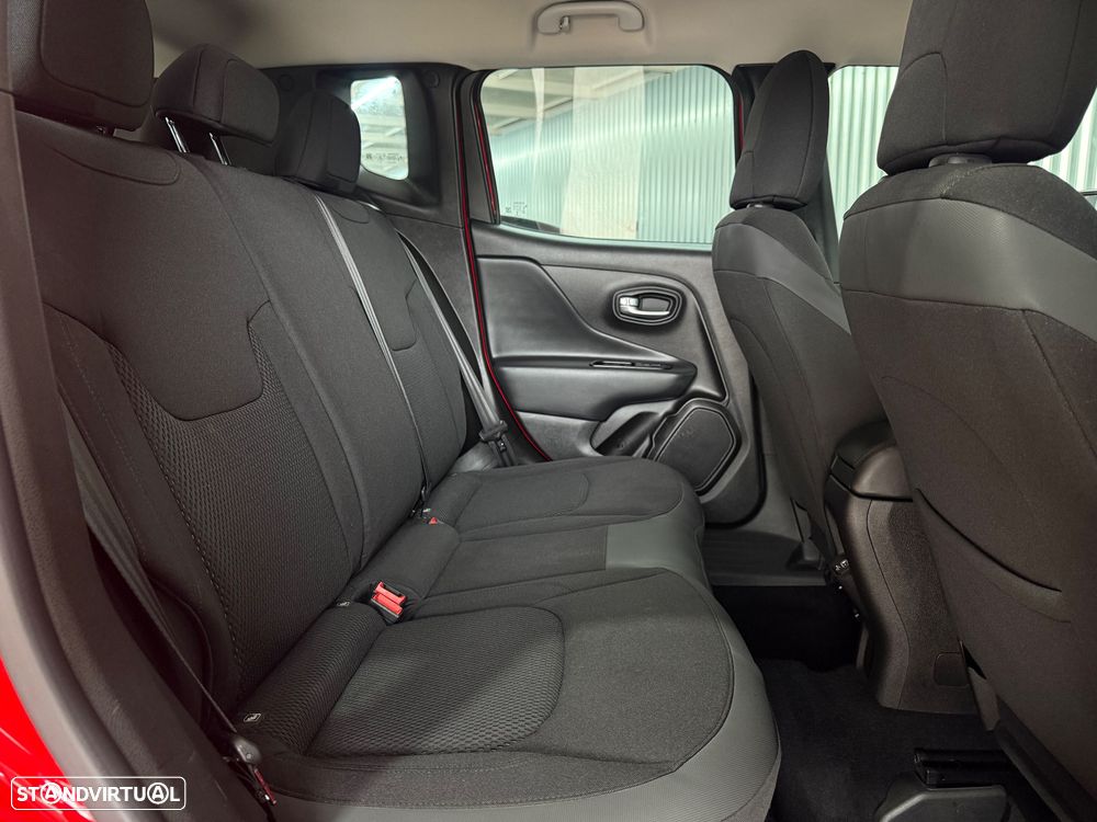 Jeep Renegade 1.3 T Night Eagle DCT - 24