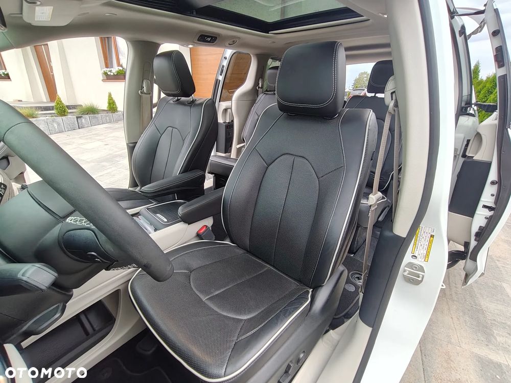 Chrysler Pacifica - 37