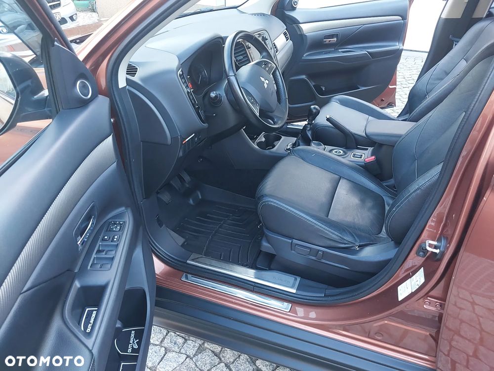 Mitsubishi Outlander 2.2 DI-D 4WD Diamant Edition - 14
