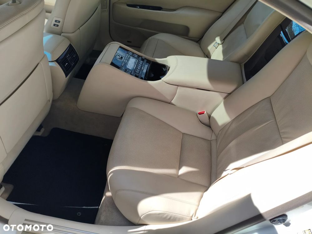 Lexus LS 600h L Prestige - 15