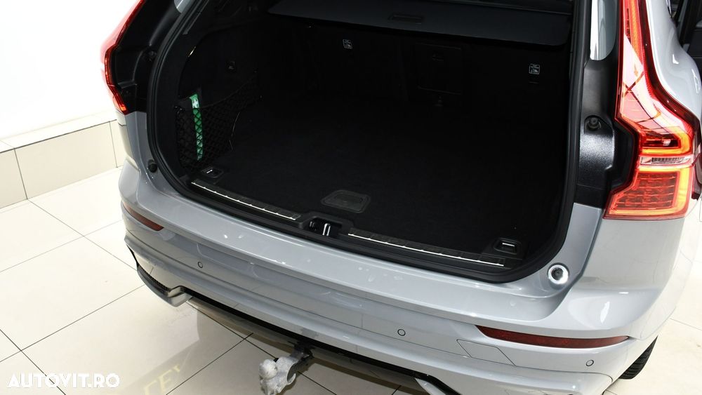 Volvo XC 60 B4 D AWD Plus Dark - 25