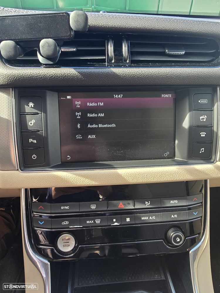 Jaguar XF 2.0 D Prestige - 22