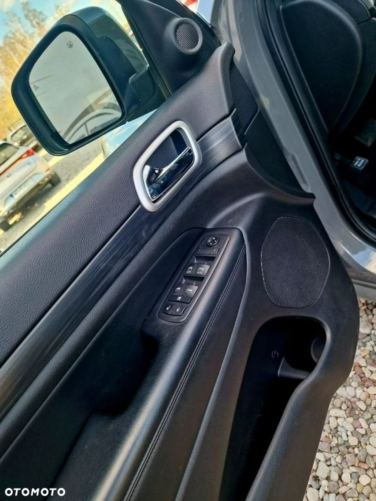 Jeep Grand Cherokee - 13