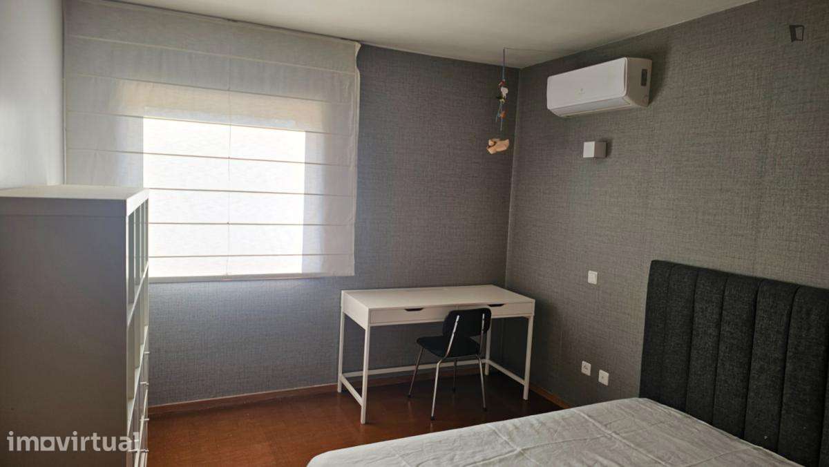 Quarto - localizado em Barcelos - Grande imagem: 3/5
