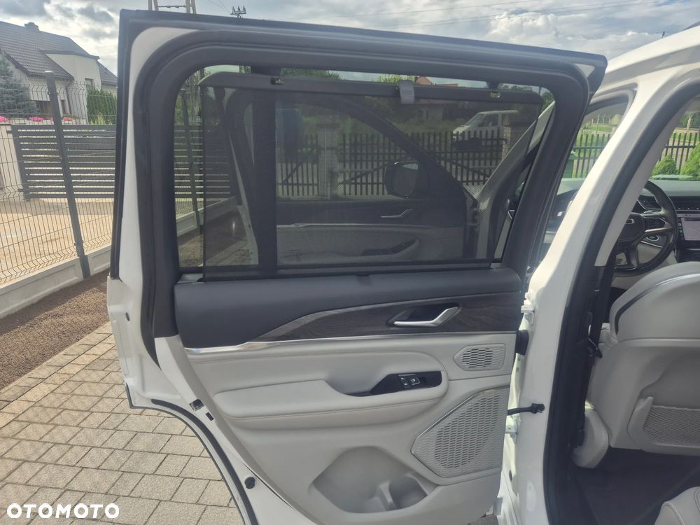 Jeep Grand Cherokee - 27
