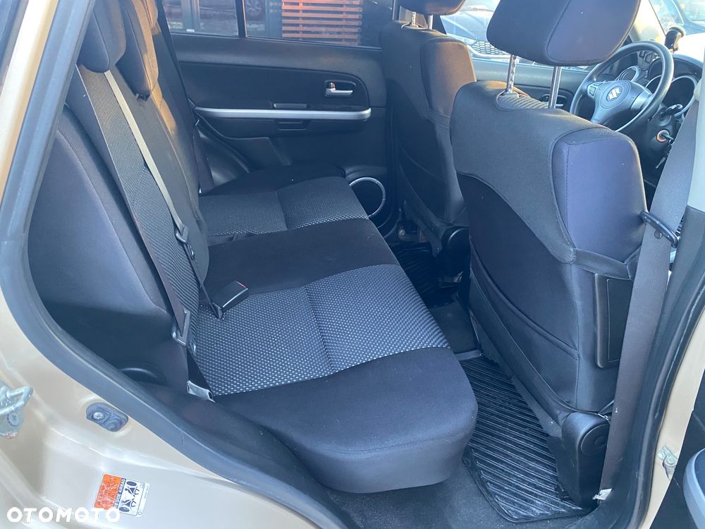 Suzuki Grand Vitara 2.0 De luxe - 29