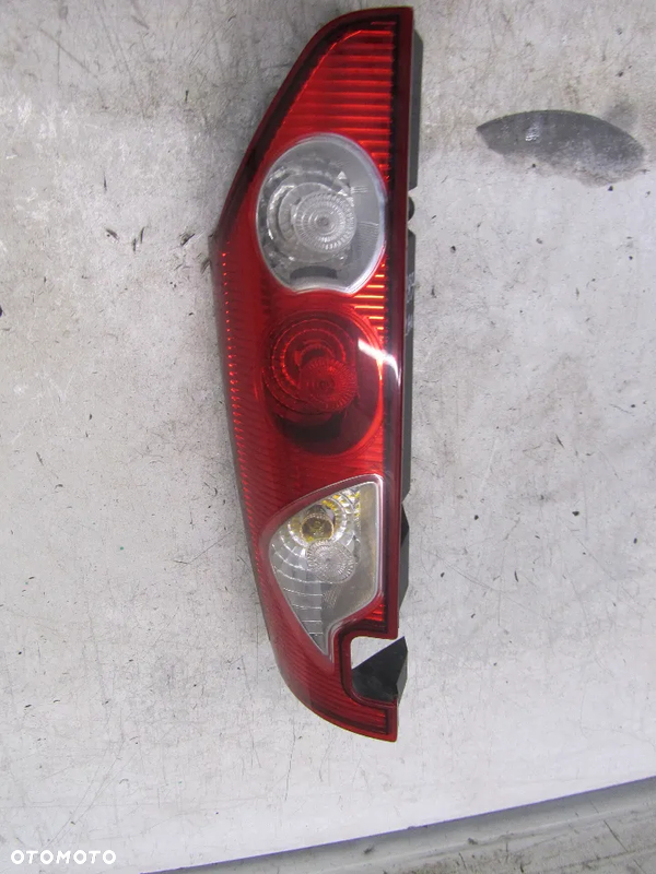 renault kangoo 11r->lampa prawy tył