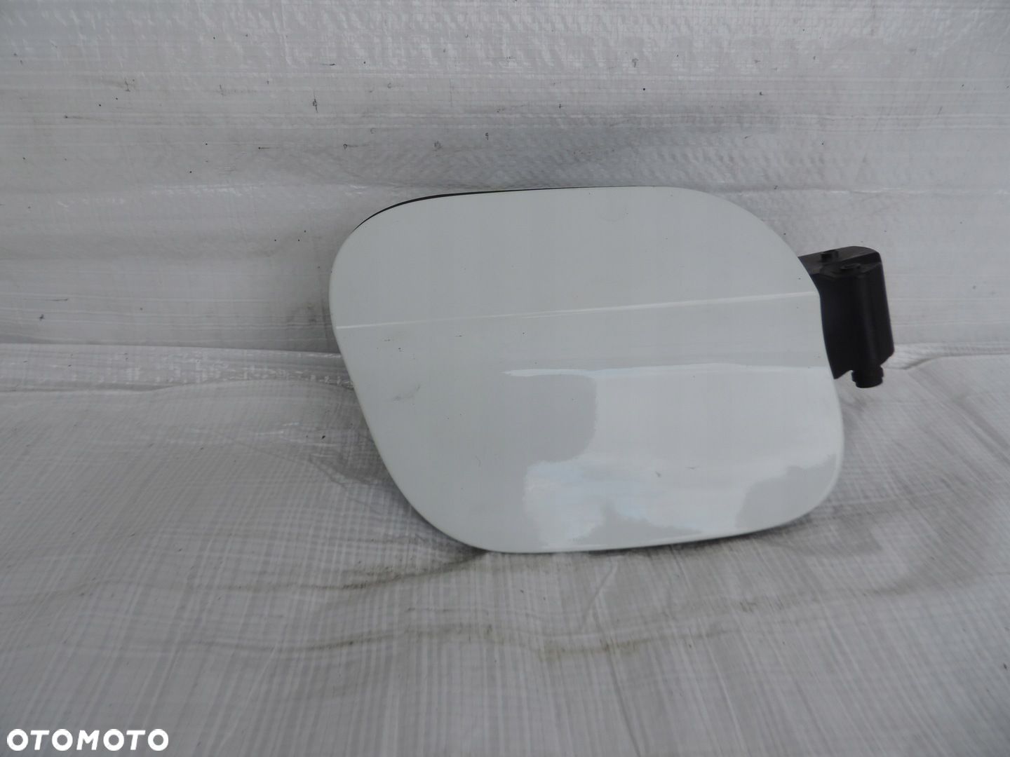Wlew paliwa adblue Y22R Opel Astra K V 39143518 - 1