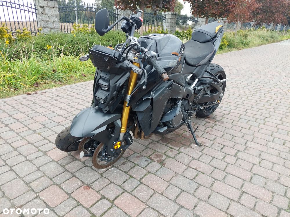 Suzuki GSX - 1