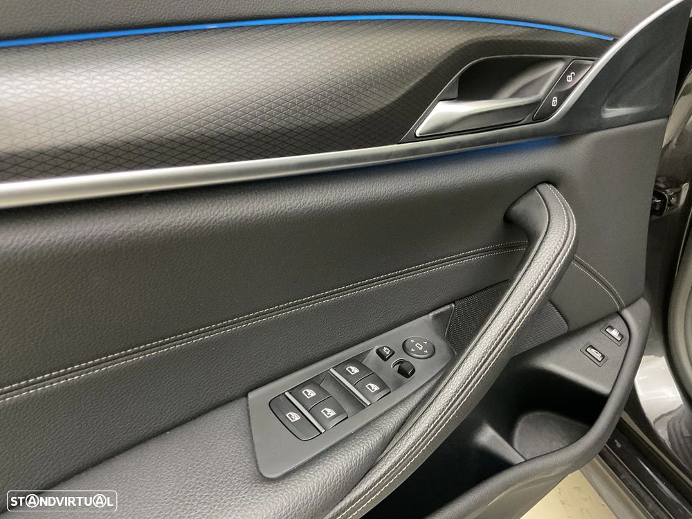 BMW 530 e Pack Desportivo M - 20