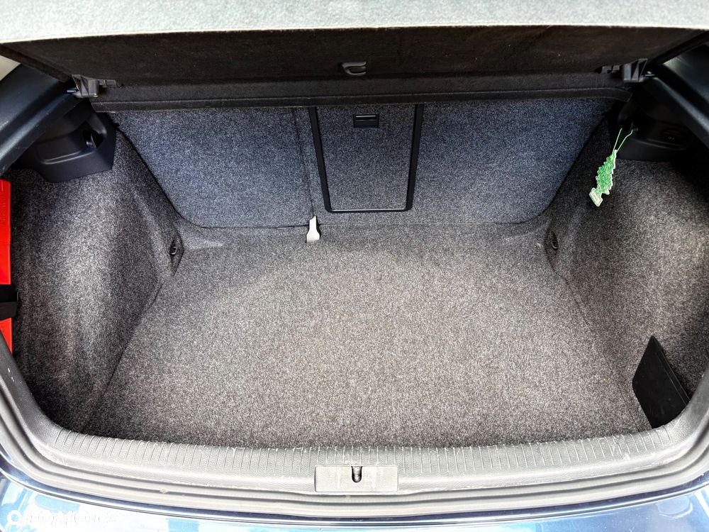 Volkswagen Golf 1.6 TDI Highline - 20