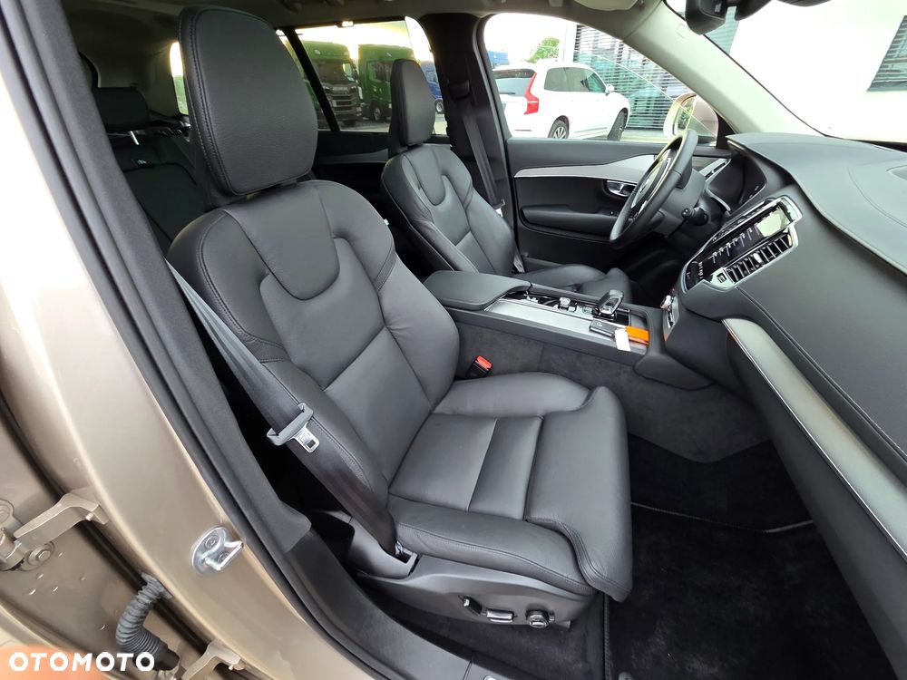 Volvo XC 90 B5 D AWD Plus Bright - 32