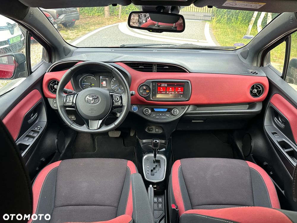 Toyota Yaris Hybrid 100 Selection Platinum - 8