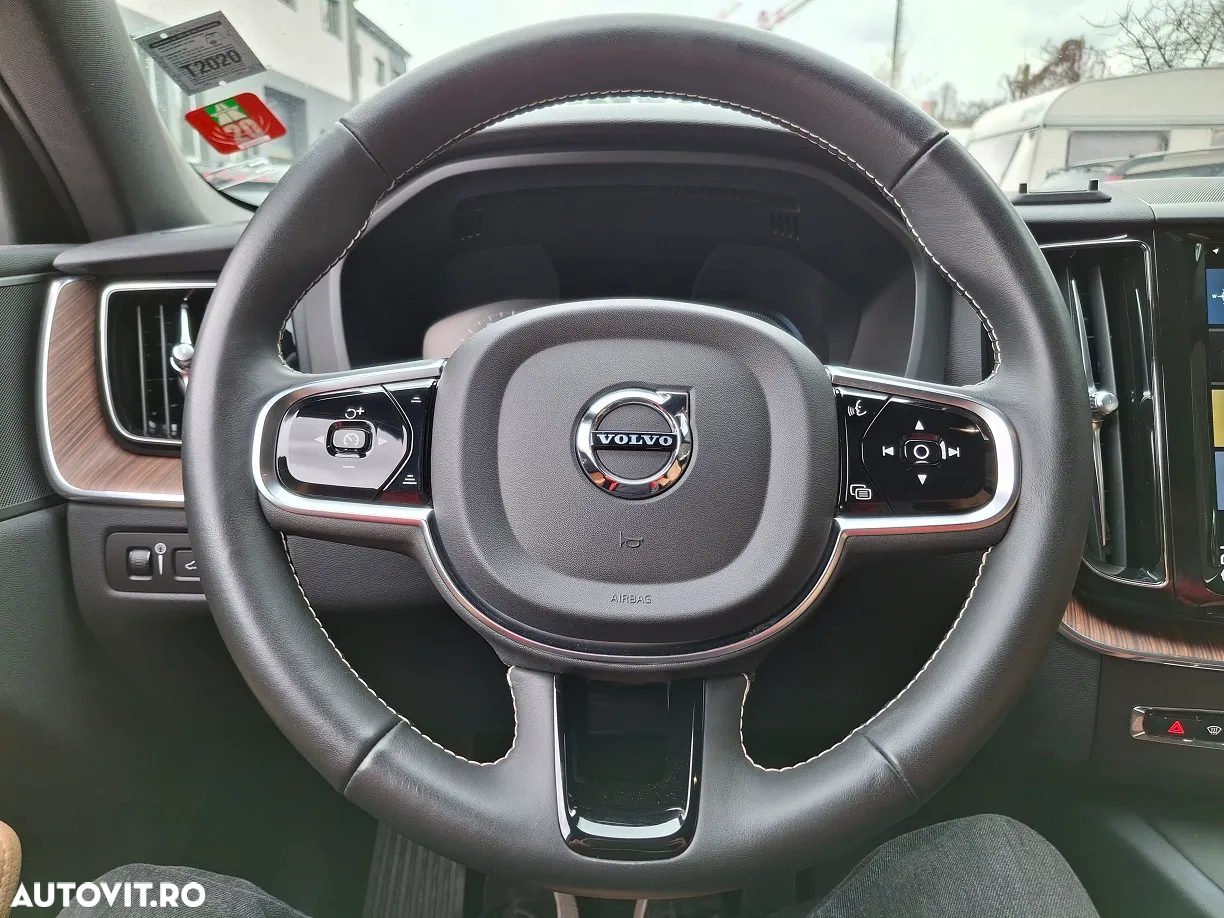 Volvo XC 60 T8 Twin Engine AWD Momentum Pro - 14