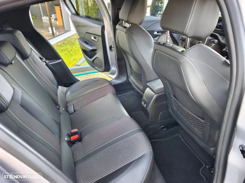 Peugeot e-208 GT Pack - 11