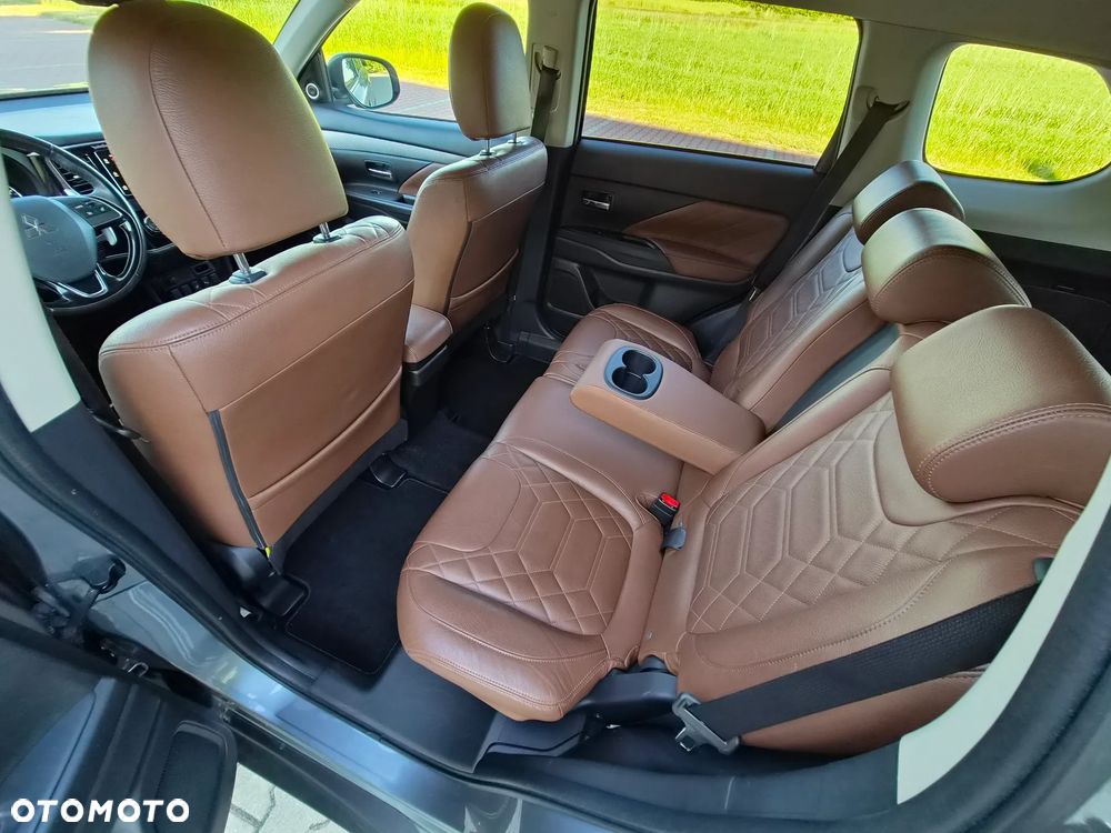Mitsubishi Outlander - 7