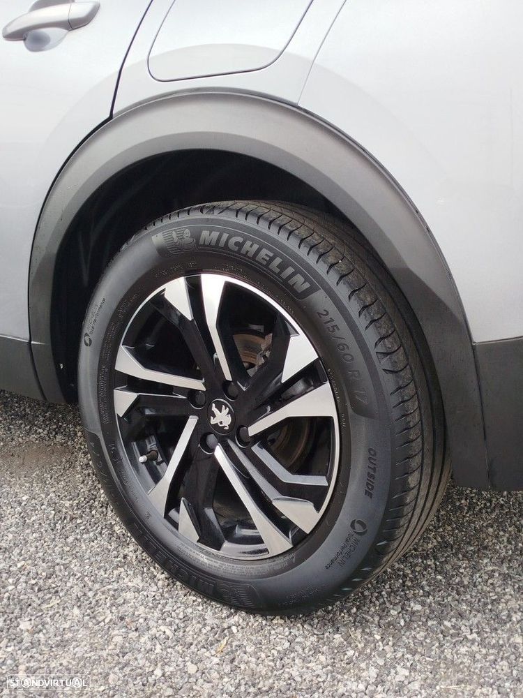 Peugeot 2008 1.2 PureTech Allure EAT8 - 11