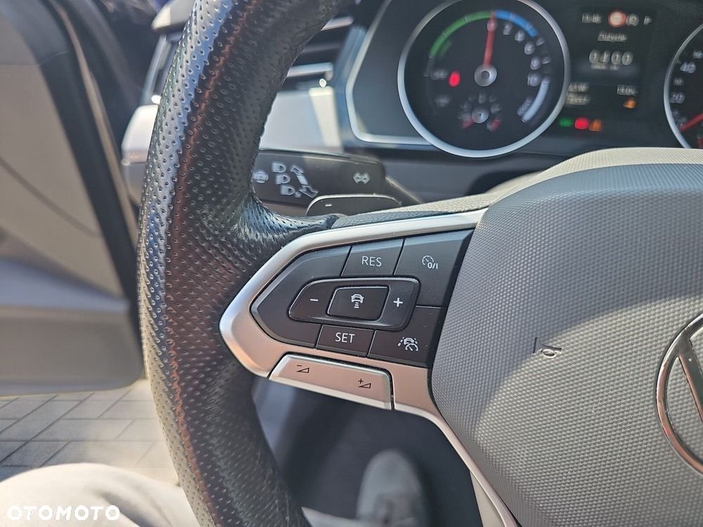 Volkswagen Passat - 21
