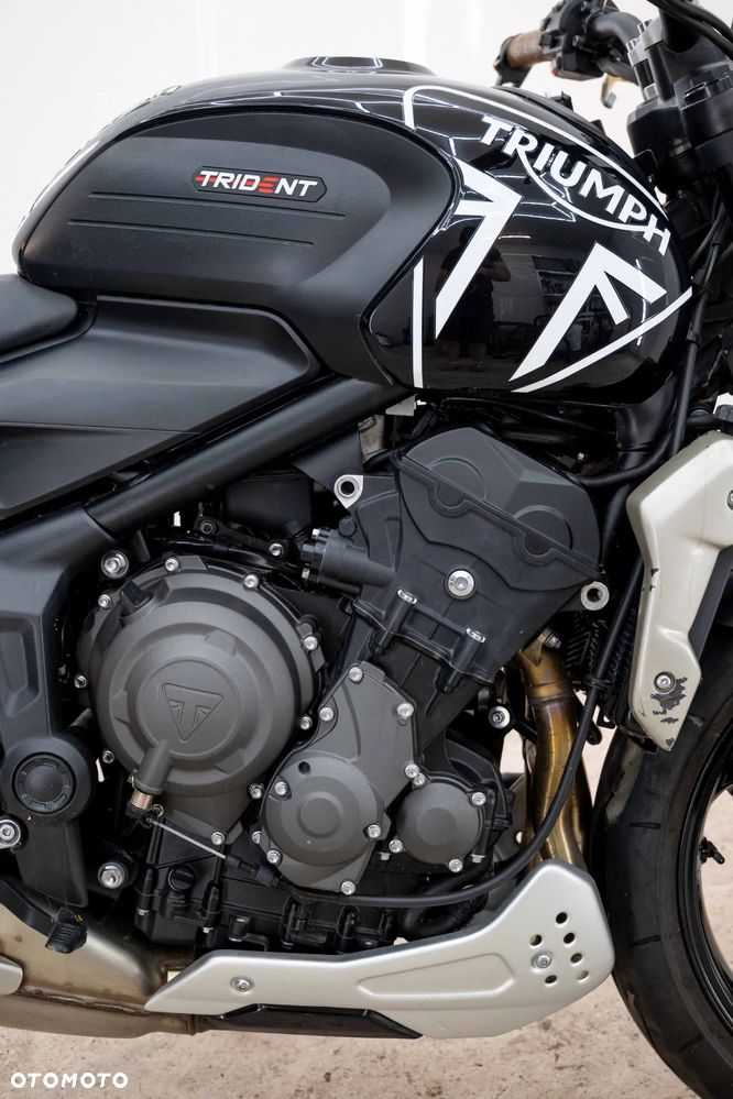 Triumph Trident - 12