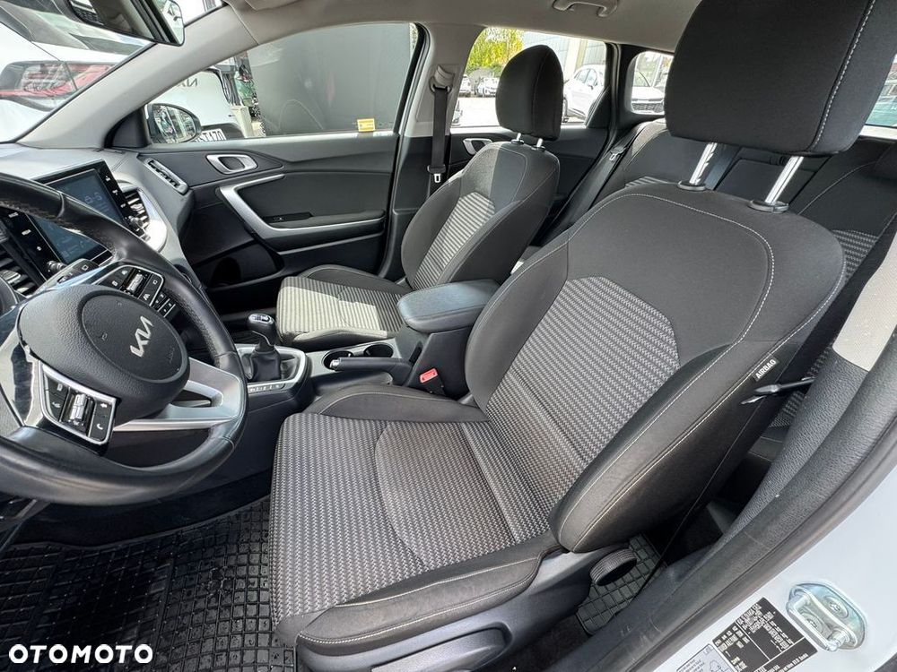 Kia Ceed 1.5 T-GDI M - 10