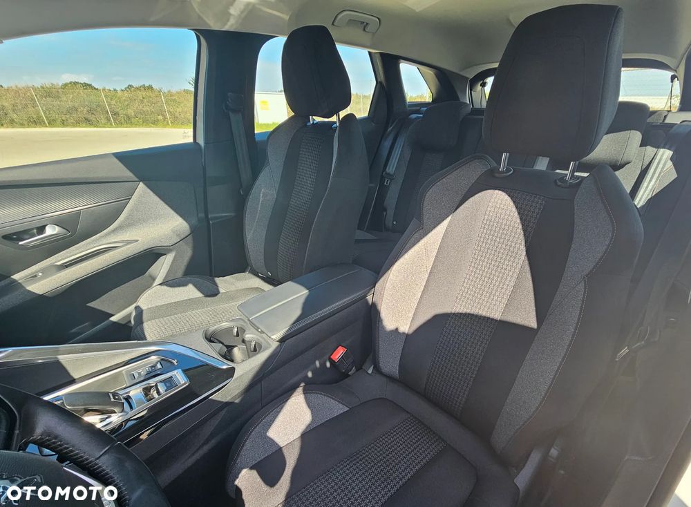 Peugeot 3008 1.2 PureTech Active Pack S&S EAT8 - 10