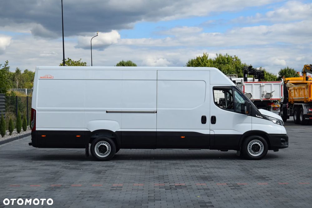 Iveco DAILY MAXI 35S14 / 2.3 - 140 KM / AUTOMAT HI-MATIC / NOWY MODEL / 3 OSOBY / DOSTAWCZE / BLASZAK / KAMERA COFANIA / TEMPOMAT / KLIMA / 2022 / SERWISOWANY / SPROWADZONY Z NIEMIEC - 4