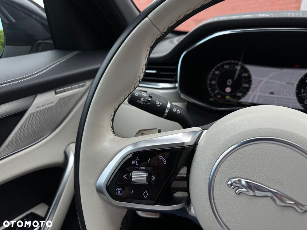 Jaguar F-Pace - 11