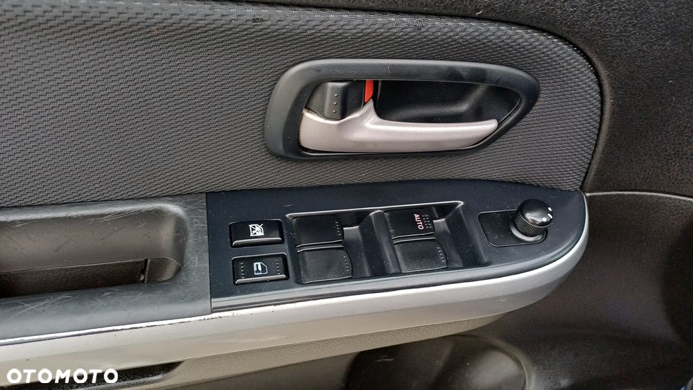 Suzuki Grand Vitara 2.0 Comfort - 18