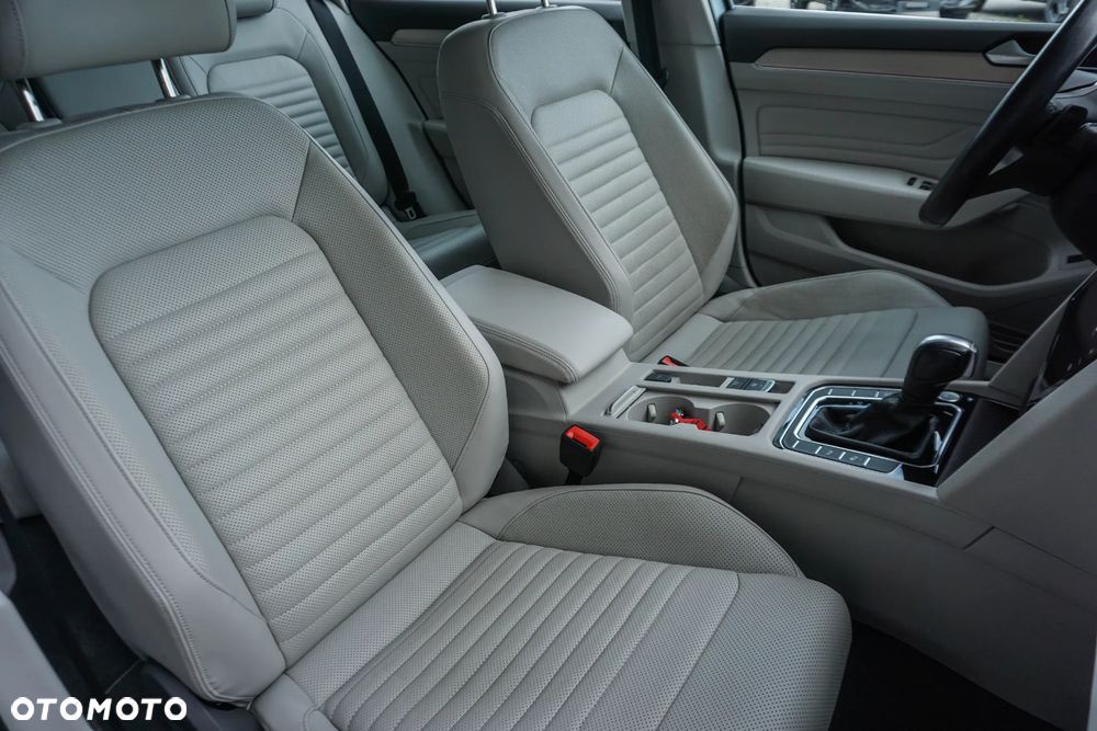Volkswagen Passat 2.0 TDI Elegance DSG - 37