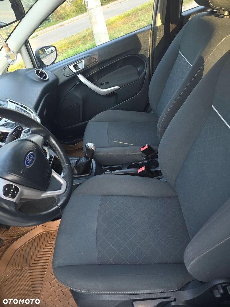 Ford Fiesta 2012 photo 5