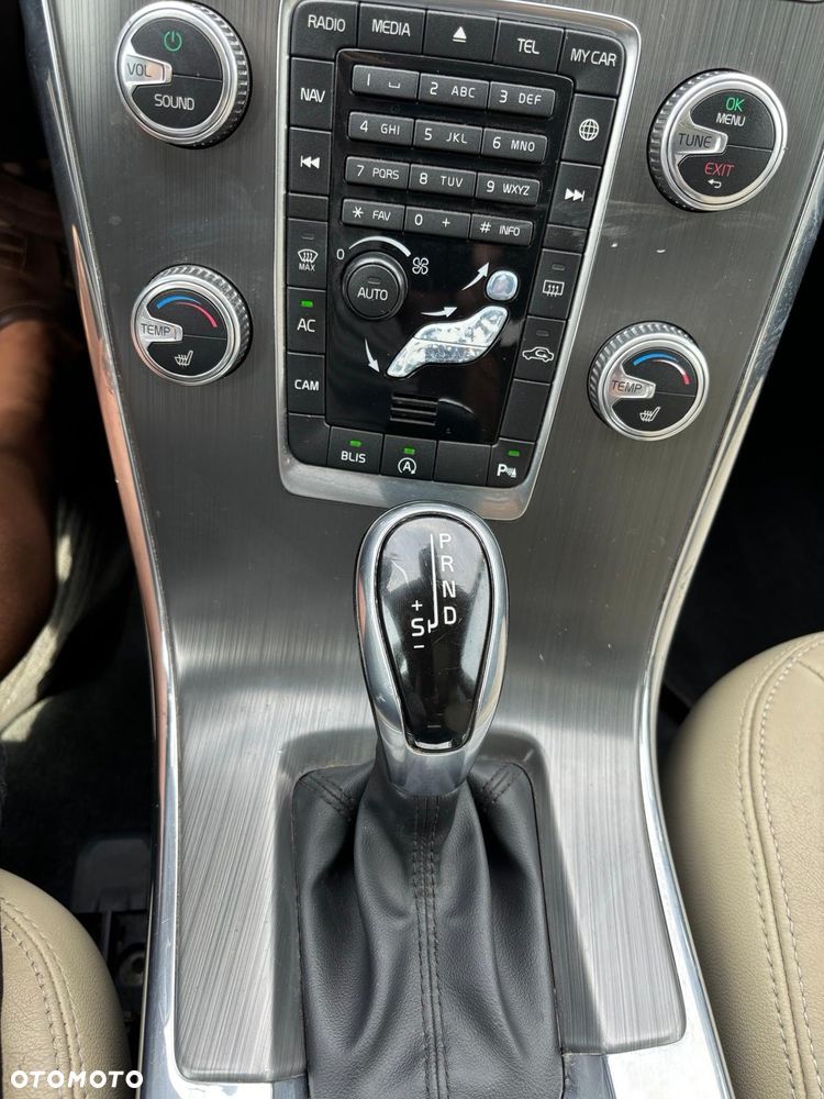 Volvo XC 60 T6 AWD Drive-E Momentum - 7