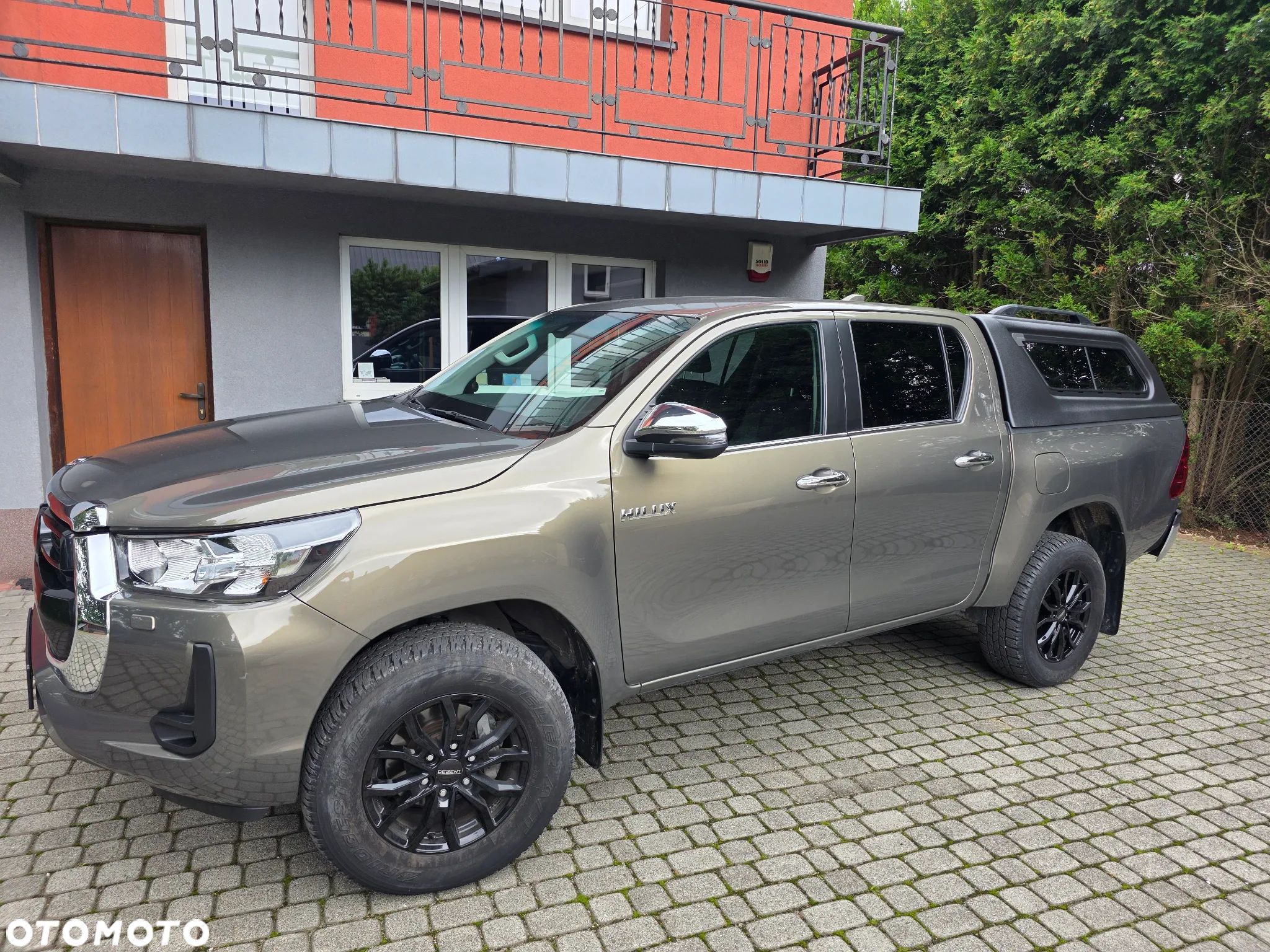 Toyota Hilux - 1