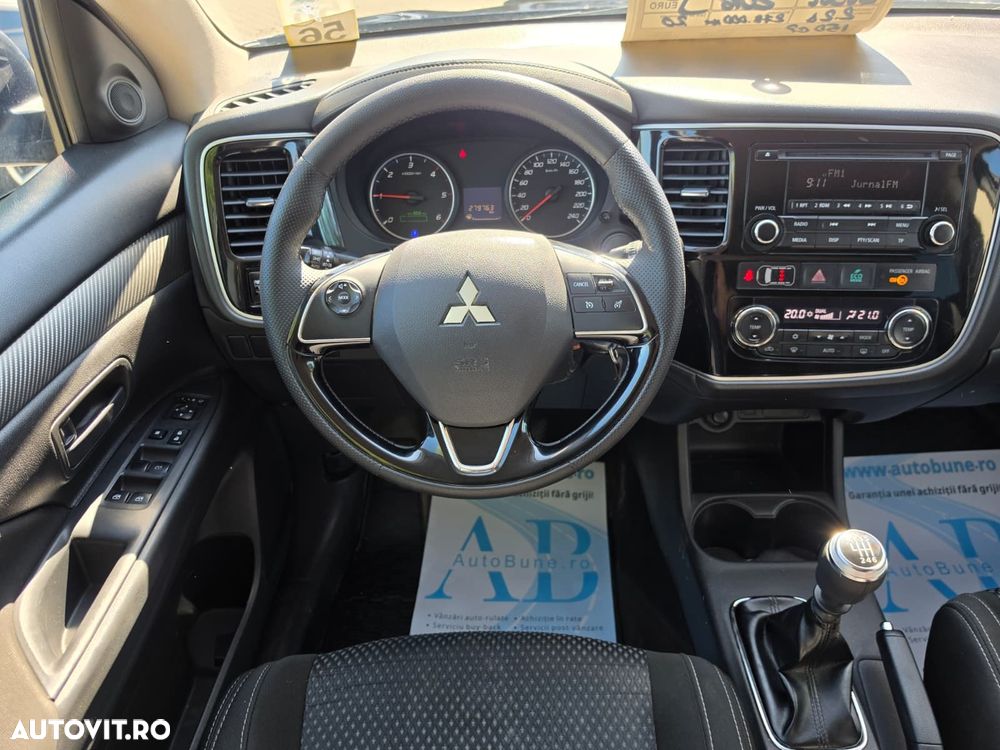 Mitsubishi Outlander - 12