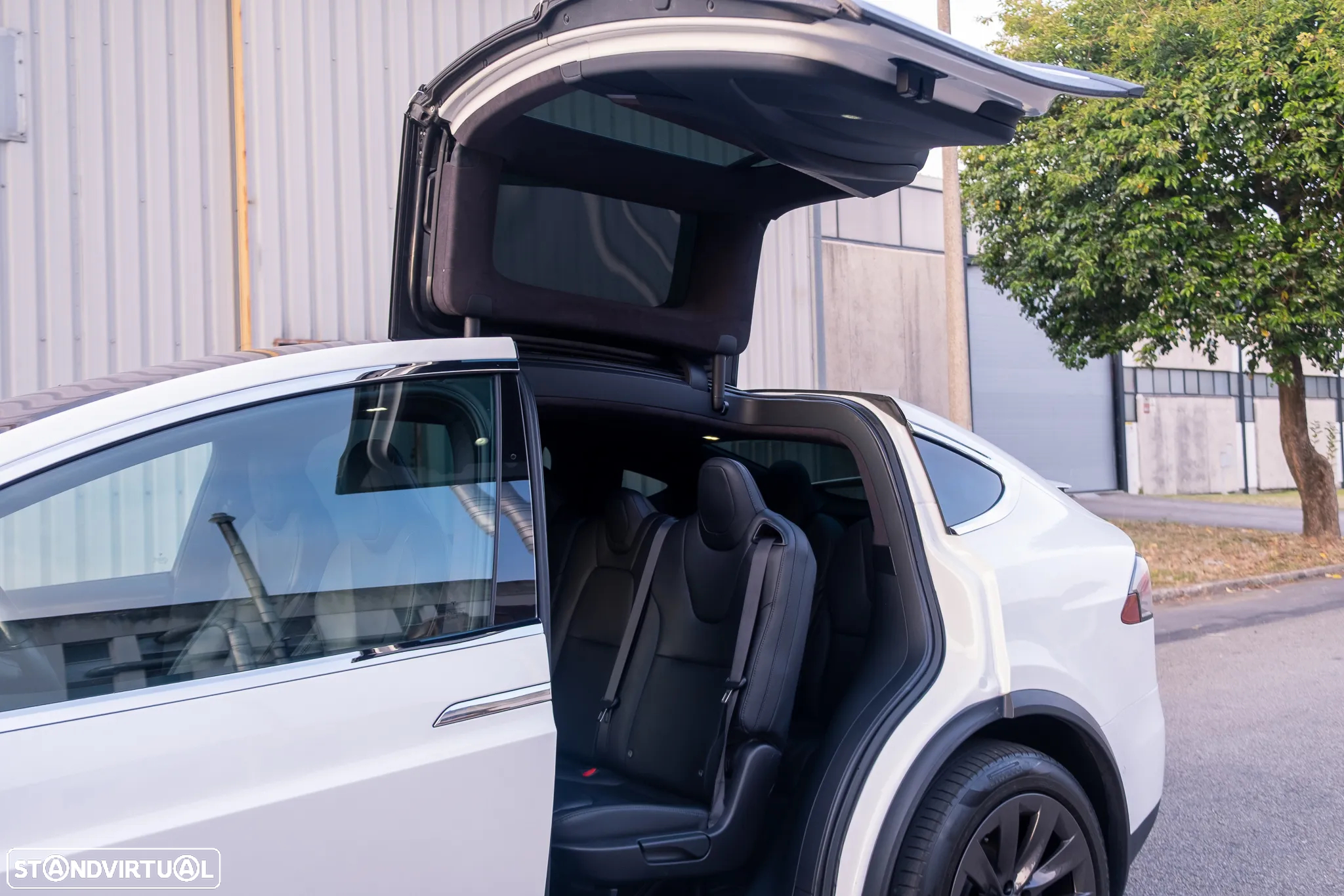 Tesla Model X 100 kWh Long Range AWD - 32