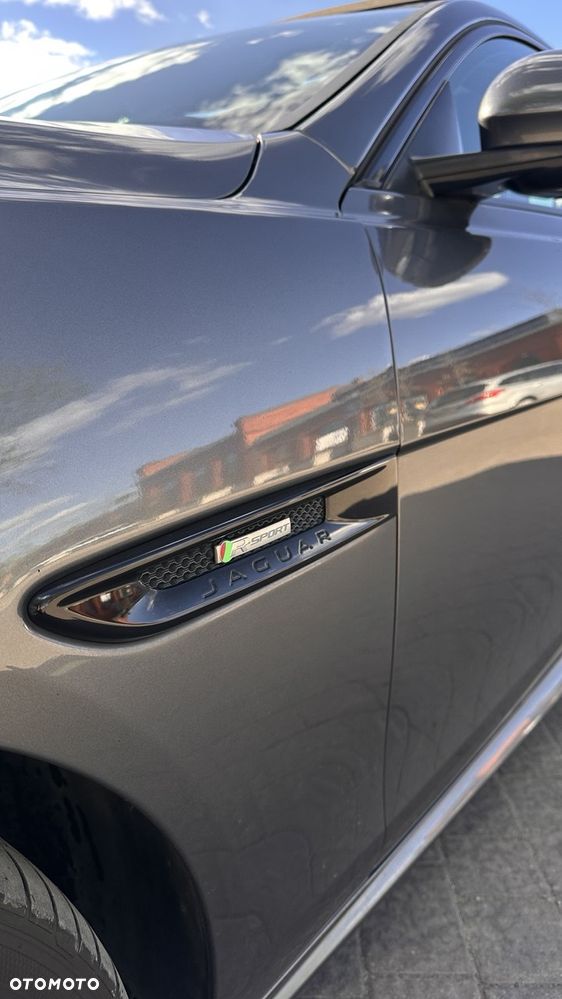 Jaguar XE 20d R-Sport - 13